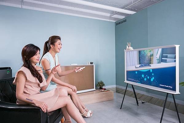 【新聞照片7】The Serif風格電視內建NFC音樂連結模式