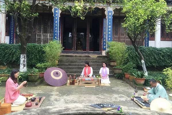 茶道包括茶藝、茶禮、茶境、修道四大要素/禪宗宗門因此將坐禪飲