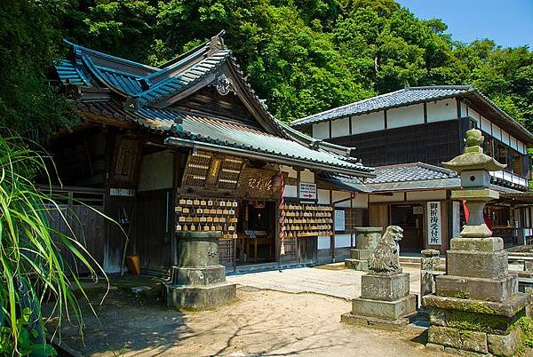 800px-Kenchoji_Kamakura_Hansobo