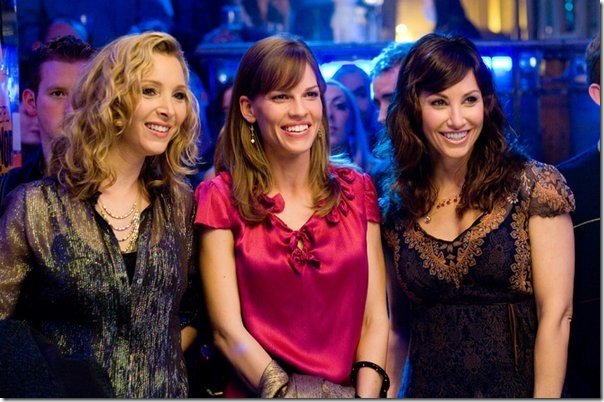 (L-r) LISA KUDROW as Denise, HILARY SWANK as Holly Kennedy and GINA GERSHON as Sharon in Alcon Entertainment’s romantic drama “P.S. I Love You,” distributed by Warner Bros. Pictures. The film also stars Gerard Butler.&lt;br /&gt;&lt;br /&gt;&lt;br /&gt;<br />
PHOTOGRAPHS TO BE USED SOLELY FOR ADVERTISING, PROMOTION, PUBLICITY OR REVIEWS OF THIS SPECIFIC MOTION PICTURE AND TO REMAIN THE PROPERTY OF THE STUDIO. NOT FOR SALE OR REDISTRIBUTION