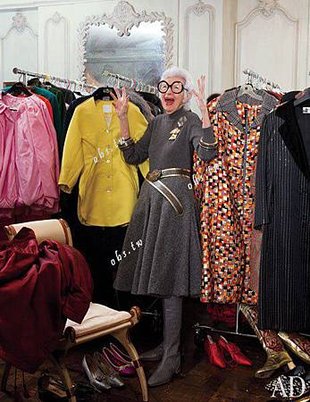 item8.rendition.slideshowWideVertical.iris-apfel-apartment-09-closet