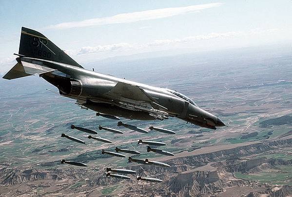空襲台灣/米機襲來：二戰台灣空襲寫真集/臺灣大轟炸的歷史記憶