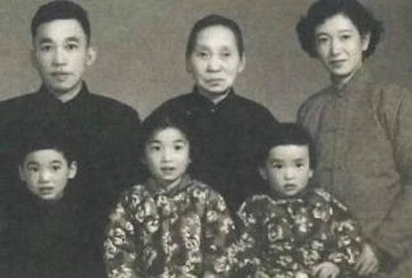 林祖密/通房丫頭-陪嫁丫鬟-和女方一起嫁入男方家中的婢女，而