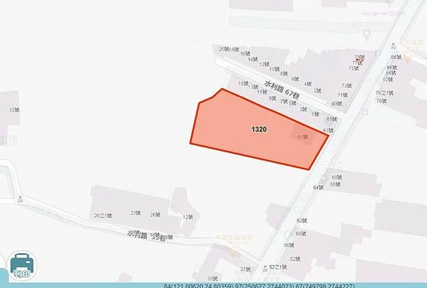 柯文哲農地「竹柯轉運站」上的農舍，從2010年就掛牌「九鼎開