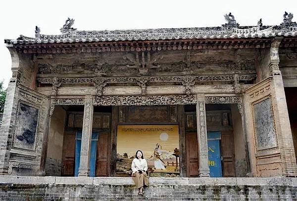 「后土」就是大地之神-土地神。/作「尾牙」拜土地神-每逢月中