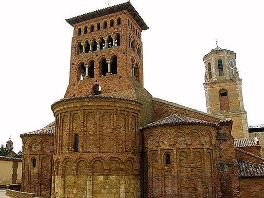 Mudejar-Sahagun_-_Iglesia_de_San_Tirso_02.jpg