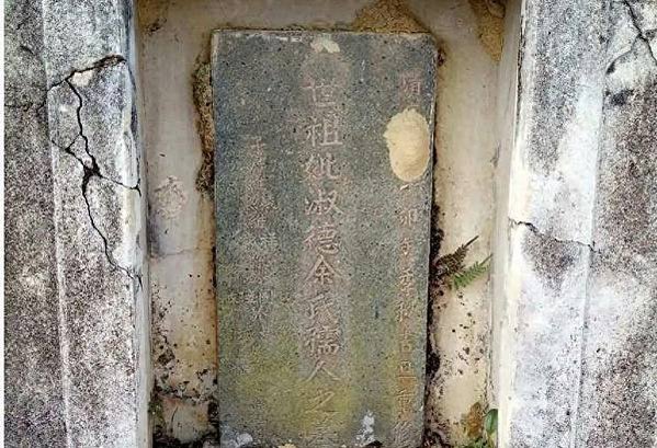 孺人-一些大宗族仍然把先母、先祖母等尊稱為孺人，並刻於墓碑和