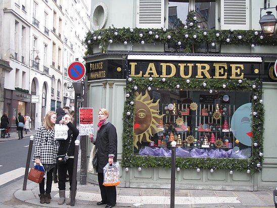 Laduree - 甜點店 ( 21 Rue Bonaparte )