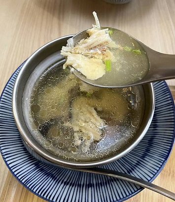 【高雄好食】高雄米院子油飯 - 大小碗鴨肉油飯、蒸蛋湯、鹿野
