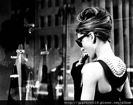 Hepburn-breakfast-at-tiffanys