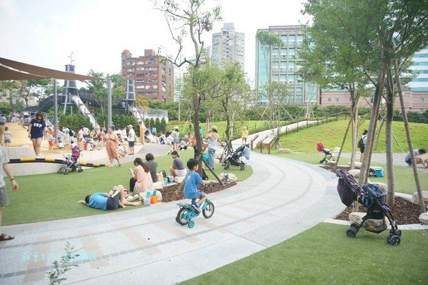 華山大草原遊戲場【中央藝文公園】煙囪遊戲塔、極限滑索..台北