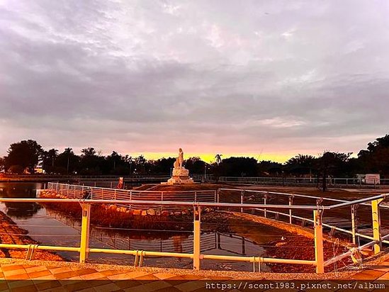 ＊【台南開箱】逛逛「夕遊出張所」再到「鹽神白沙灘」體驗親子公