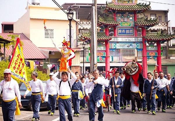 閩南獅、客家獅與廣東獅/客家盒子獅，會配合大面佛、小面（猴子