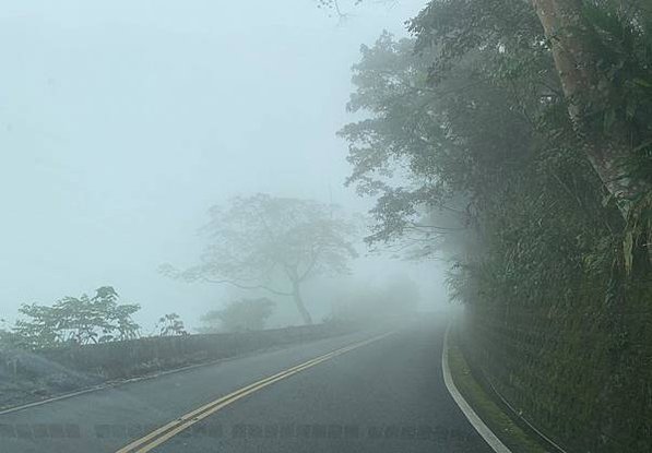 前往梅山太平雲梯沿路