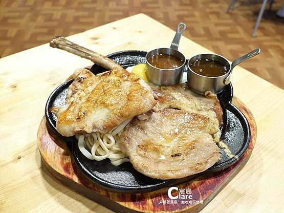 19號倉庫鐵板牛排-法蘭飛斧(戰斧豬排+雞腿)1.JPG