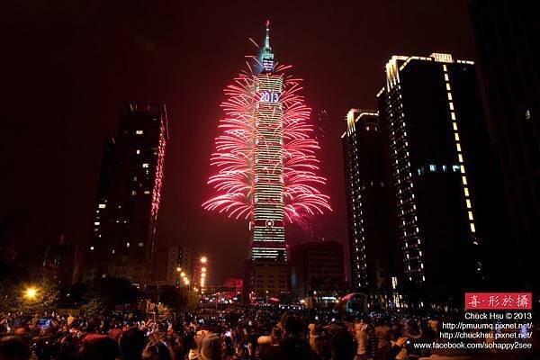 Happy new year 獻上這張2013台北１０１跨年煙火 祝大家有個燦爛美好的一年 2013都Happy