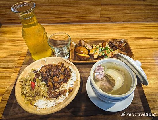 高雄龍華市場美食「王煮麵」跳脫傳統市場框架的文青麵店
