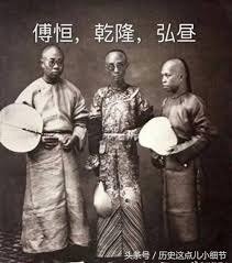 乾隆畫像《乾隆皇帝半身冬裝像》現藏於銀川當代美術館，高麗紙本