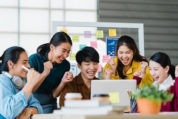 如何慶祝公司週年紀念：9 個提示和想法
