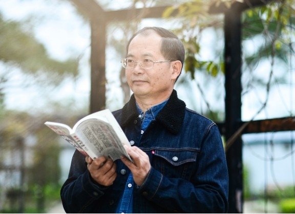 《香港城邦論》作者陳雲-香港除了國防及外交由中國負責外，內政