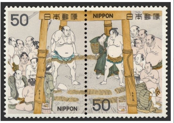 土俵是日本相撲比賽時的圓形黏土擂台-土俵上方有一個類似神社屋