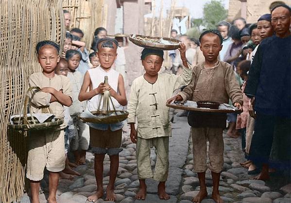 台北城北門外的農村-1895年，台北城北門外的農村。在大稻埕