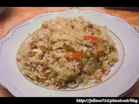 PhotoCap_08100201 晚餐 硬菜紅蘿蔔火腿丁蛋炒飯.jpg