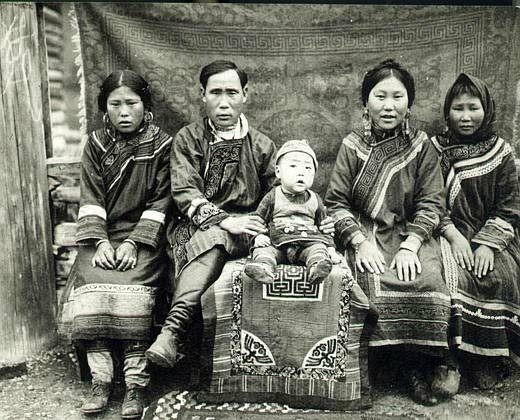Hezhe_(Nanai)_family