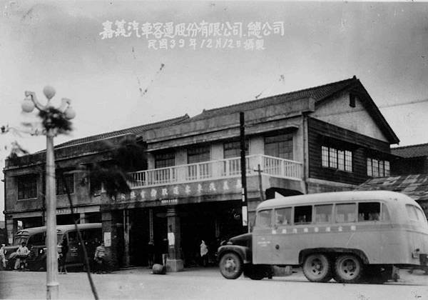 1954-1988年，台灣車輛老照片-阿嬤這種裝扮是詔安客-