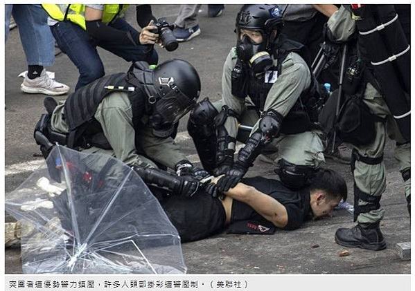 11.17 香港-理工大學現場，香港警方首次出動音波炮，警告