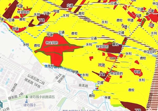 柯文哲農地「竹柯轉運站」上的農舍，從2010年就掛牌「九鼎開
