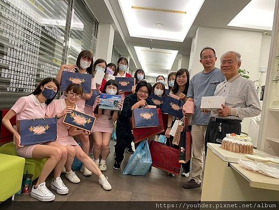 2024.02.01發農曆新年禮物--發禮物永遠是最快樂的時候.JPEG