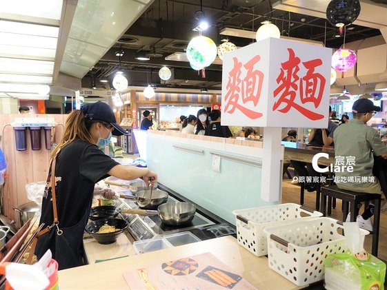 寶貝老闆新加坡叻沙麵-新光三越中山店B2美食街-點餐區.烹煮區.JPG