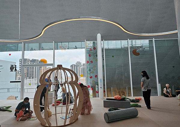 【桃園親子景點】兒童美術館，創新的藝術山丘，民眾欣賞藝術、親