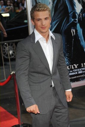 Freddie Stroma 11