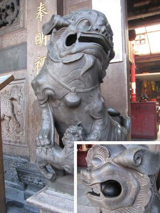 廟中門口右-雄雌獅+小獅.jpg