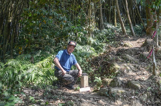 騎龍山(騎龍山西南)鑛務課基石