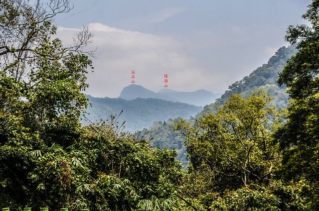 水頭屋東望尖石山(L)、煤源山(M) 1