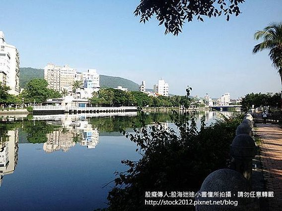 [高雄旅遊]愛河(Love river in Kaohsiung,Taiwan)美食:必吃,必玩:愛之船,咖啡廳,愛河之心(附近住宿,戀精品商旅,地圖,怎麼去,民宿,高雄市電影館,夜景,高雄歷史博物館)007