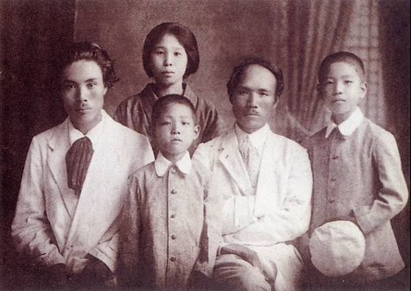 1935 出草+鹽月桃甫  蕃人舞踏圖/19 世紀末清朝官員