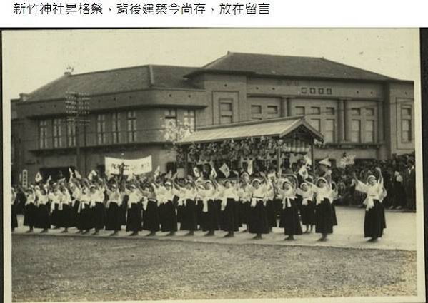 台灣第一場賽馬1928年台北開跑，新竹的常設競馬場初設在赤土