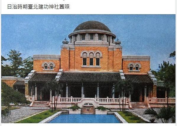 建功神社為日本傳統神社未有之建築式樣，建造外型相似台灣牌坊建