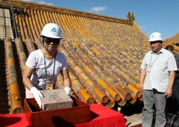 寶匣寶盒作為古建築的鎮宅之物，放置在建築正脊正中的脊筒內，脊