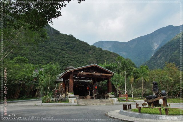 布落灣山月村