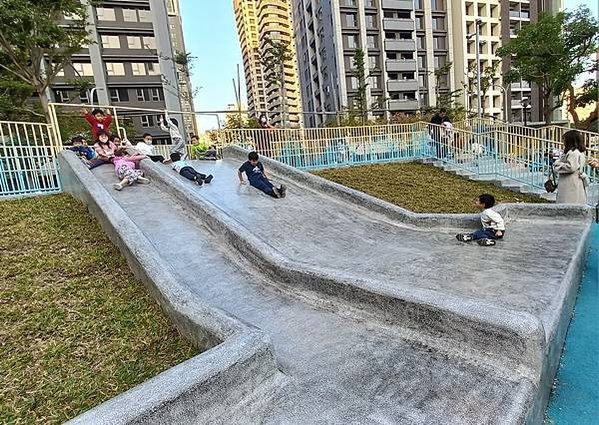 林口吉祥公園，好玩遊具玩到天黑再回家!