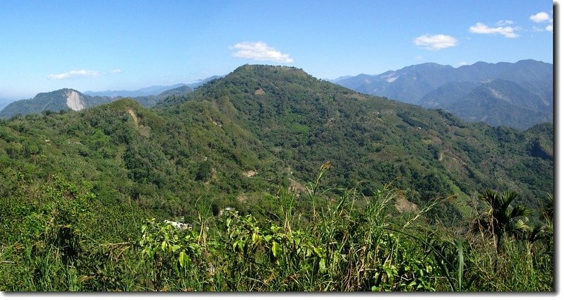 茅山登山口北眺河表湖山