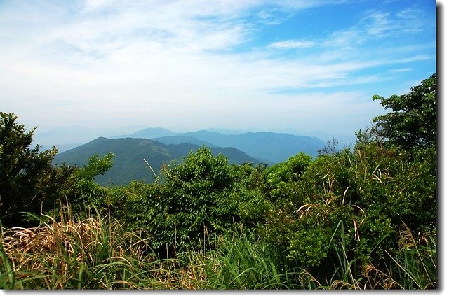 烘爐地山山頂展望(遠眺西南方大小礁溪山與阿玉山)