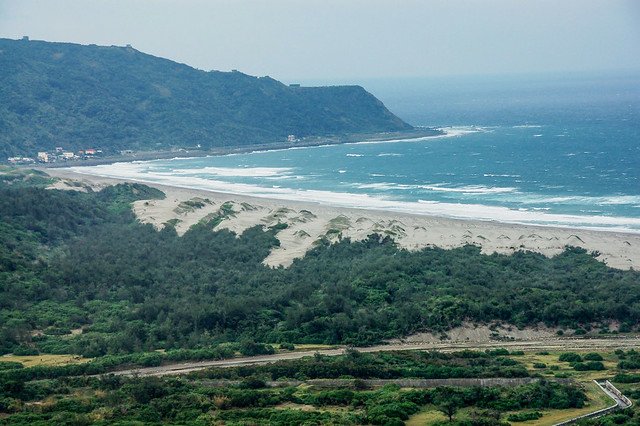 登山步道俯瞰港仔大沙漠