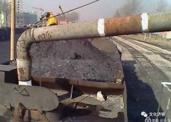 水鶴/火車加水站/給火車機車頭加煤加水-機務段都建有上煤台加