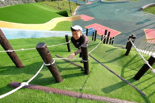 【苗栗獅山親子公園】苗栗獅山多功能運動公園～全台首創火炎山遊戲場！特色溜滑梯、沙坑、戲水池玩水，免費親子一日遊景點14.JPG